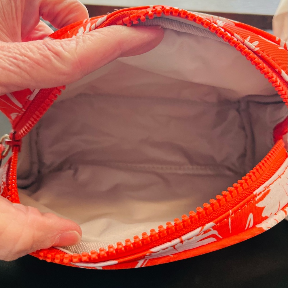 Kate Spade Red Floral Dome Cosmetic Bag - NWT - MSRP 89.00 - Picture 7 of 8
